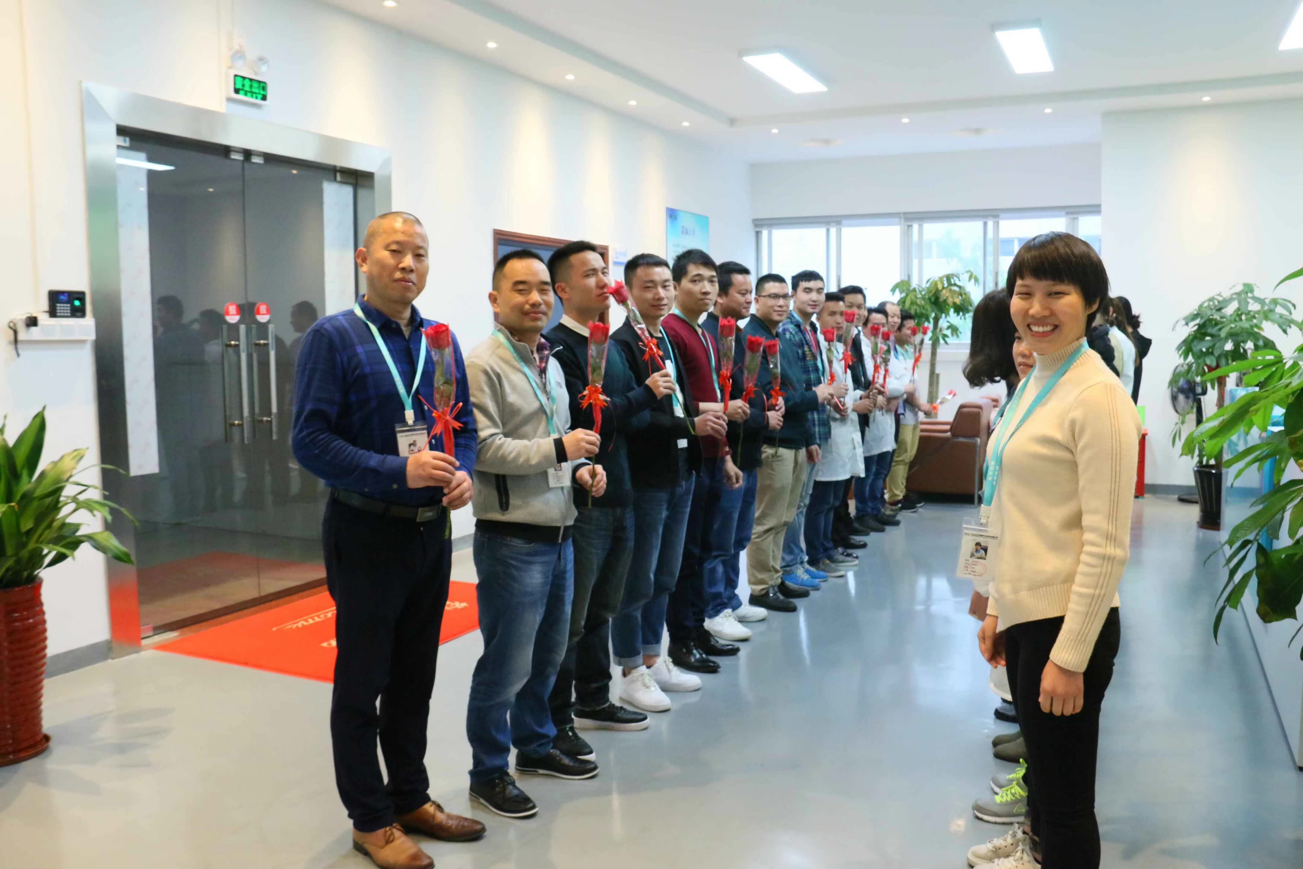 Overseas architectural clients inspecting factory optical lines in Shenzhen